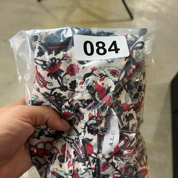 A.L.C. Womens Floral Silk Blouse Top Sleeveless Size 4 NWOT Back Pleat - Picture 9 of 9